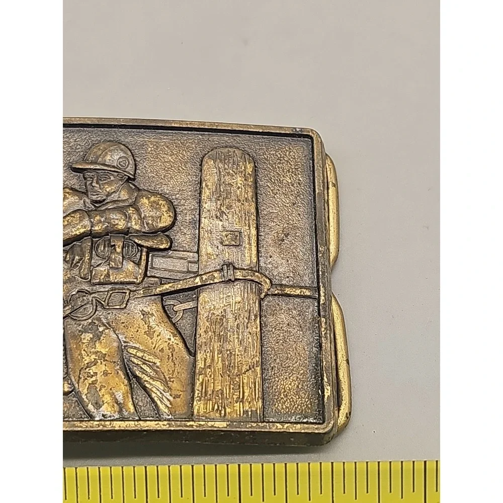 Vtg LINESMAN Belt Buckle 1982 Phone Power POLE Telephone Garfield Brass RARE VG+